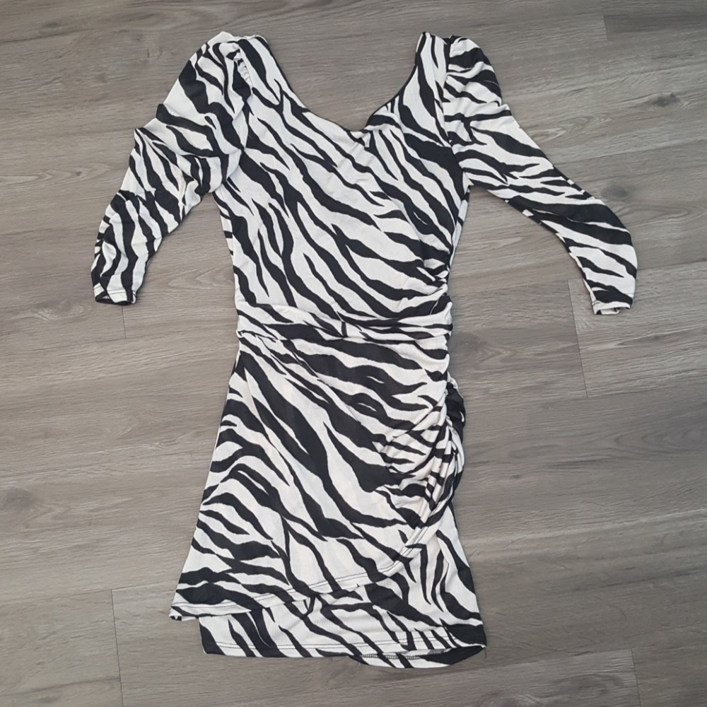 Print keyhole back  dress